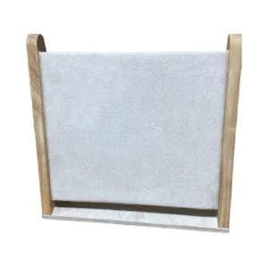 Elegante Exhibidor de Gamuza y Madera para Colgantes